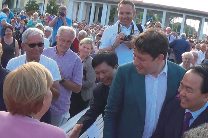 揭陽市經(jīng)貿(mào)代表團(tuán)訪歐受邀參加默克爾總理競選